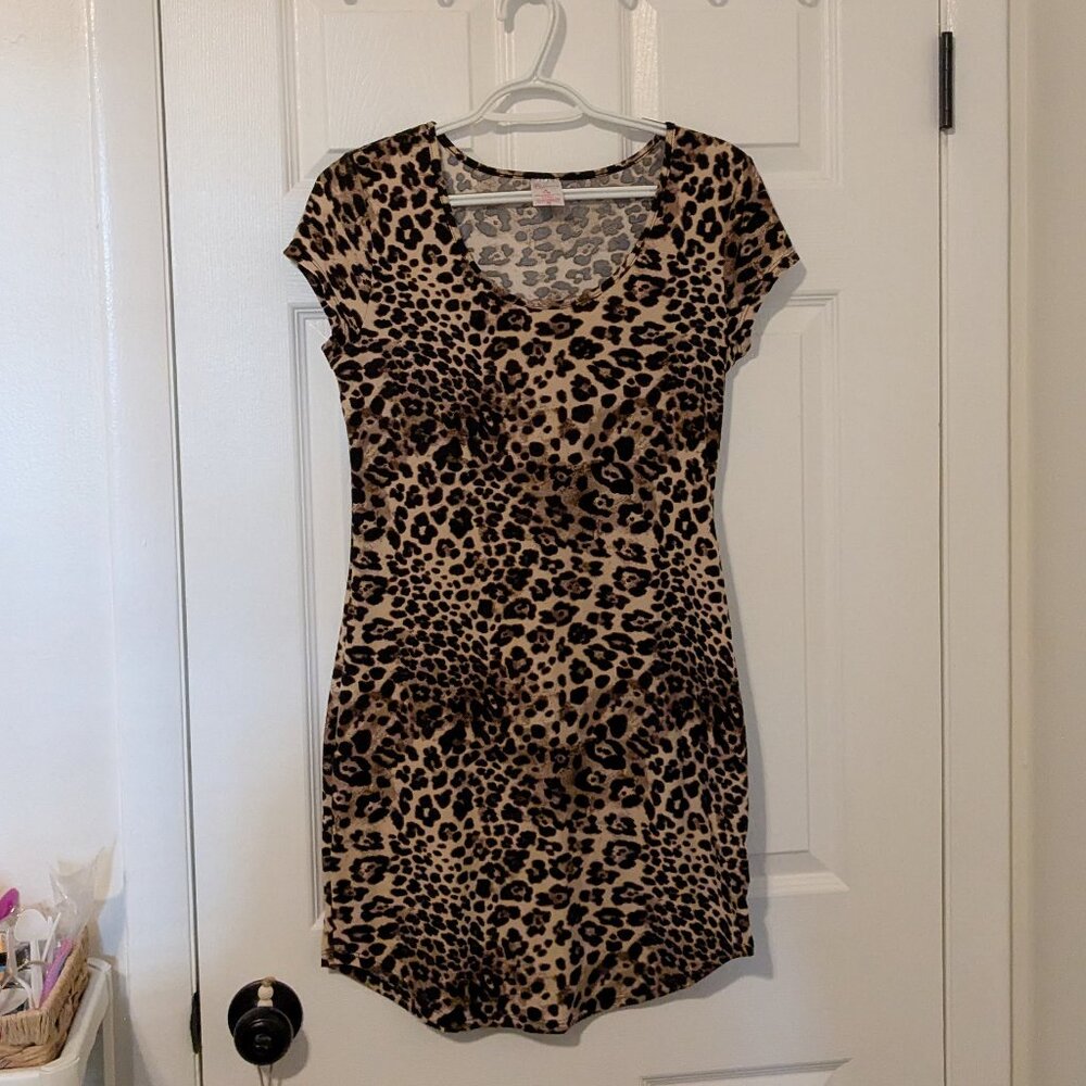 No Boundaries short sleeve leopard print dress size Medium